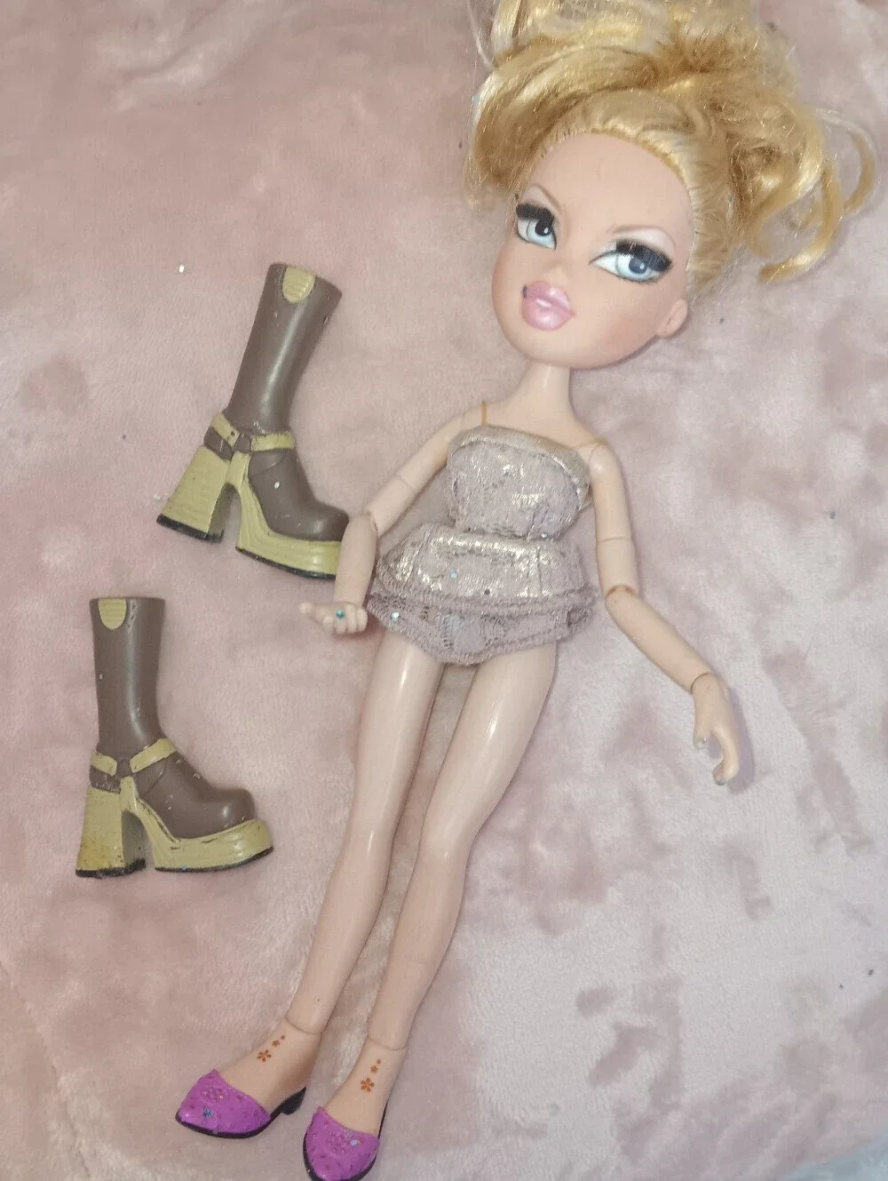 Bratz Doll  Blonde Hair Extra Shoes